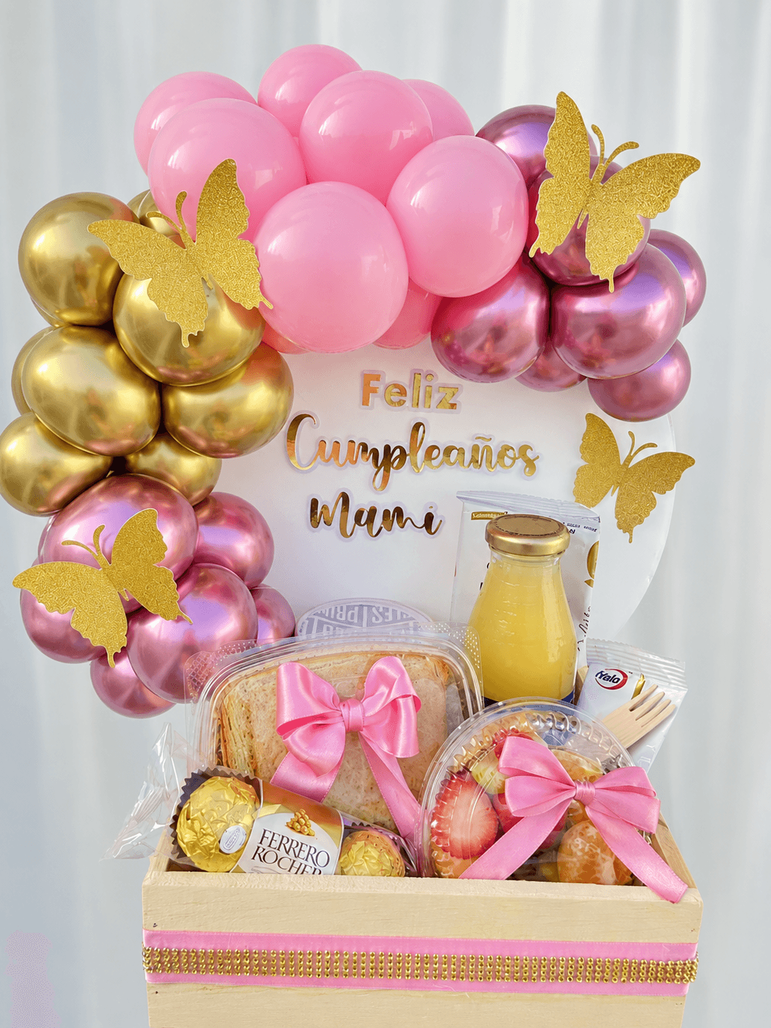 Combinación de sabores y detalles. Personalizable con productos favoritos, colores y mensaje.